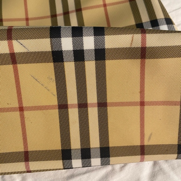 Small Authentic Burberry Tote in Classic Plaid With Black Patent Handles - Picture 5 of 6